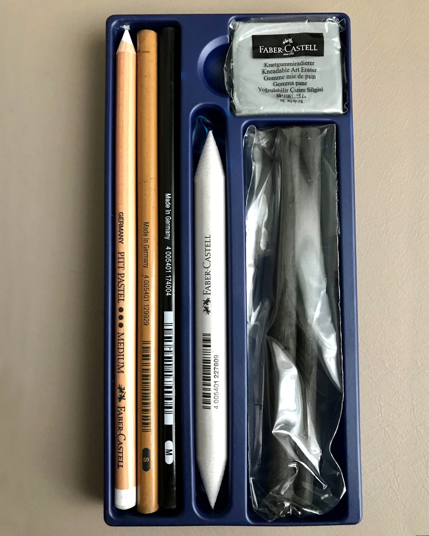 đź–¤Faber-Castell Charcoal Sketch Set